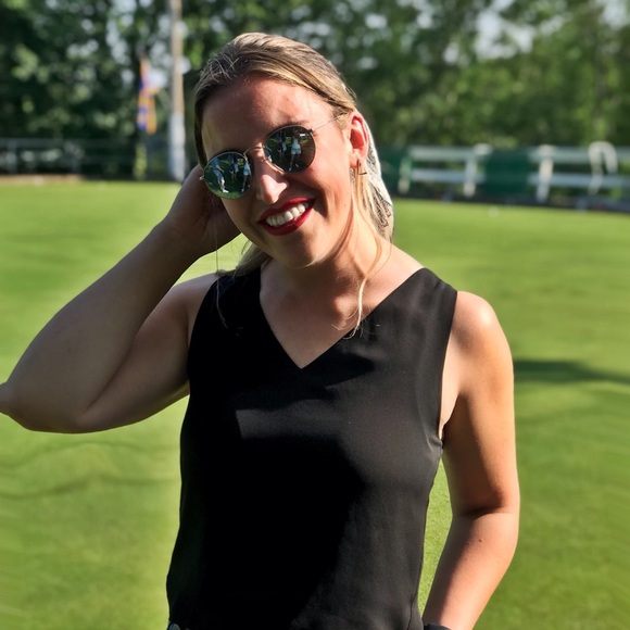 Meet your Posher, Lauren - Picture 1 of 1